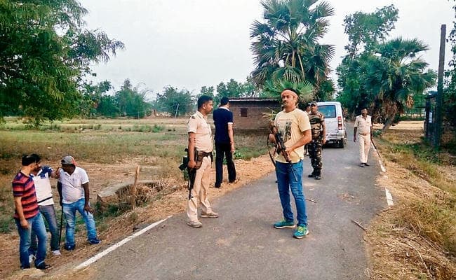 बिहार : पुलिस और अपराधियों में मुठभेड़, 12 राउंड चली गोली, 25 हजार का इनामी भोजपुर का अभिषेक गिरफ्तार