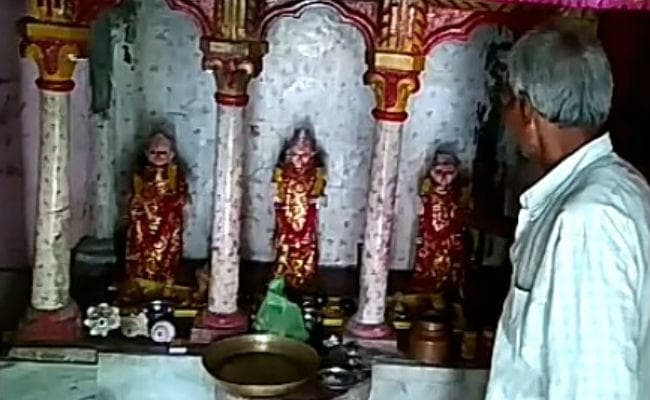 भगवान का मुकुट बेच कर शराब पी गया पुजारी, किराना दुकानदार से मुकुट बरामद