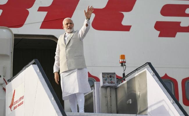 प्रधानमंत्री नरेंद्र मोदी रूस रवाना, पुतिन के साथ करेंगे वार्ता