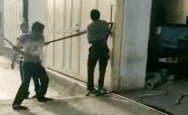 गुजरात में दलित व्यक्ति की पीट-पीट कर हत्‍या, वीडियो वायरल, 5 गिरफ्तार