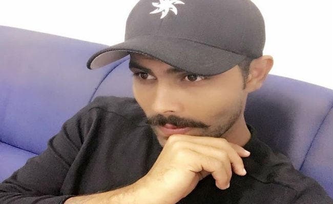 क्रिकेटर रविंद्र जडेजा की पत्नी के साथ पुलिसकर्मी ने की मारपीट, बाल खींचे