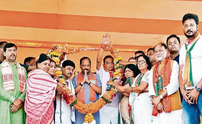 गोमिया उपचुनाव : धनबल नहीं विकास की राजनीति चलेगी : रघुवर दास