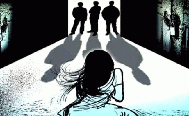 बिहार : पूर्णिया में युवती से घर में घुस कर तीन लड़कों ने बारी-बारी से किया दुष्कर्म, वीडियो वायरल की धमकी