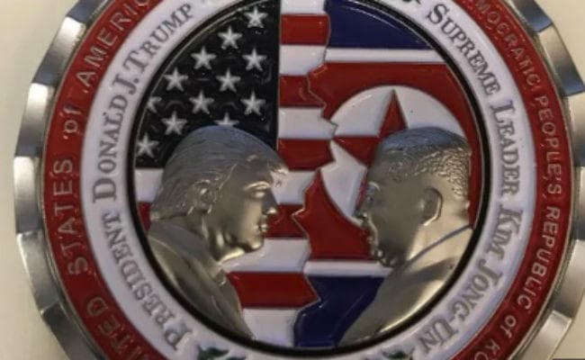 व्हाइट हाउस ने संस्मरण सिक्का किया जारी- उत्तर कोरिया के नेता किम को बताया ‘ सर्वोच्च नेता ''