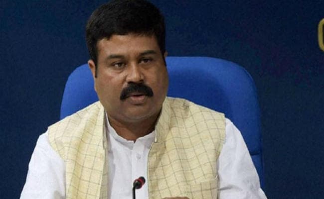 पेट्रोल-डीजल की कीमतों पर लगाम लगाने के लिए एक्शन में सरकार, शाम में प्रधान करेंगे बैठक