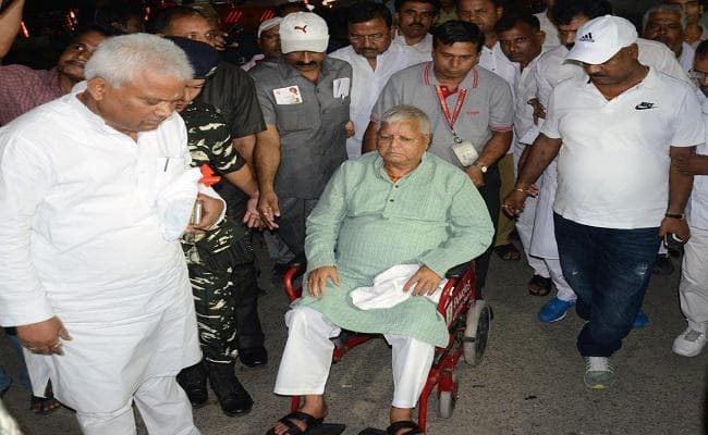 लालू गये मुंबई, एशियन हार्ट हॉस्पिटल में होगा इलाज, फिर जायेंगे बेंगलुरु