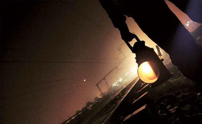 पेंशन देने के मामले में रेलवे ने अन्य विभागों को पछाड़ा, 100 साल के 55 हजार से अधिक लोग ले रहे पेंशन