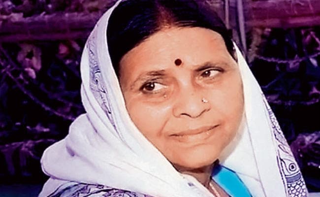 बिहार : अवामी लीग बैंक मामले में राबड़ी से सीबीआई ने की घंटों पूछताछ