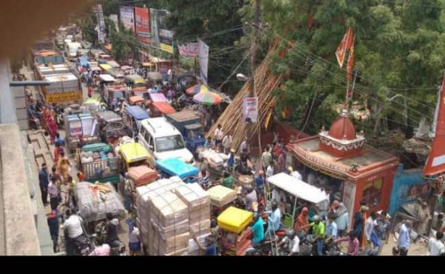 लापरवाही और दबंगई के कारण लगा 20 घंटे तक 50 किमी लंबा महाजाम