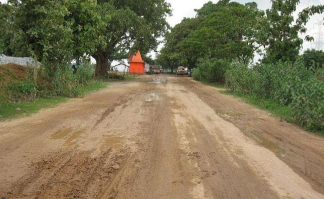 नक्सलियों के भय से एक अरब की सड़कों का टेंडर रद्द