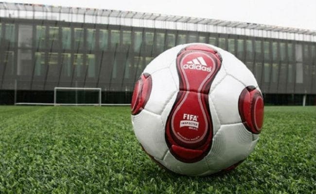 बांग्लादेशियों के सिर चढ़कर बोल रहा है विश्व कप फुटबॉल का खुमार