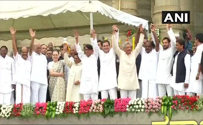 कुमारास्वामी के शपथ ग्रहण समारोह में दिखी विपक्ष की एकता, जानें कौन नहीं आये...