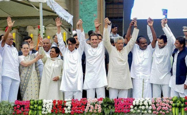 कुमारस्वामी ने शीर्ष नेताओं, क्षेत्रीय क्षत्रपों के जमघट के बीच ली मुख्यमंत्री पद की शपथ