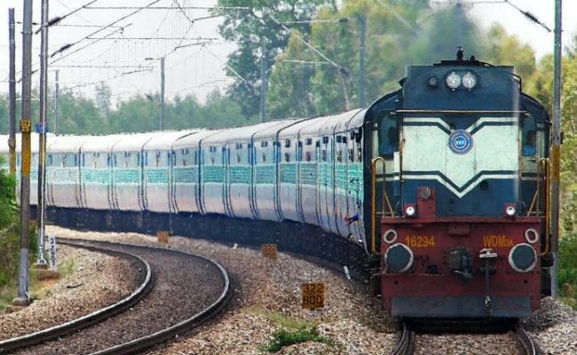 पुरी-हावड़ा शताब्दी एक्सप्रेस में 25 यात्री बीमार