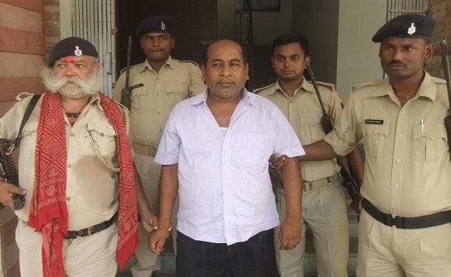 बिहार : 10 हजार रुपये रिश्वत लेते निगरानी के हत्थे चढ़े रोहतास के घूसखोर डिप्टी कलेक्टर