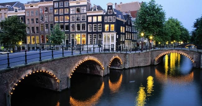 नीदरलैंड : एक खूबसूरत देश जिसने पानी के बीच रहना सीख लिया