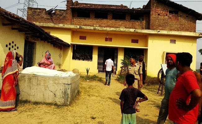 पेंशन की खातिर मां की गोली मारकर हत्या, बेटों से तंग आकर शिक्षक पिता पहले ही दे चुके है जान