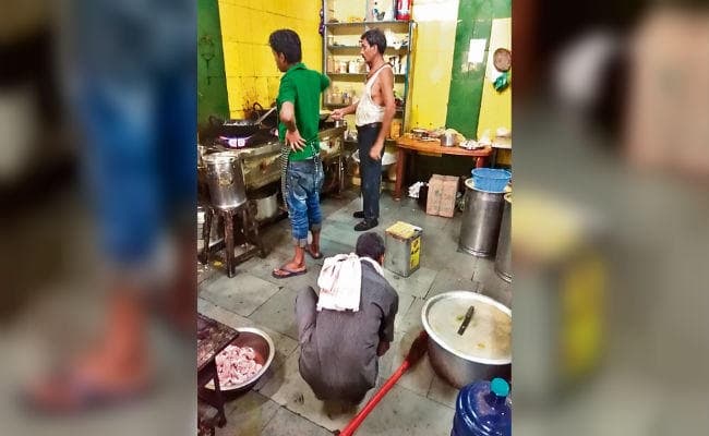 आईआरसीटीसी भी नहीं निकाल सका यात्रियों के खाने से ‘मक्खी, होती है खानापूर्ति, जानें क्‍या कहते हैं अधिकारी