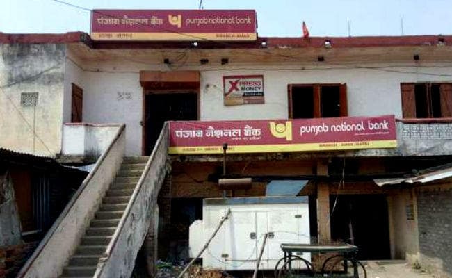 गया : बैंक के सामने से टोल प्लाजा के 25 लाख रुपये दिनदहाड़े लूट कर भागे अपराधी, पुलिस ने दो अपराधियों को धर दबोचा