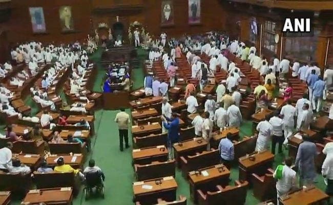 कर्नाटक : फ्लोर टेस्ट में पास हुए कुमारास्वामी, हासिल किया विश्वासमत