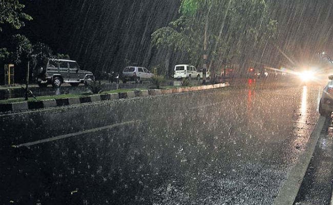 साइक्लोनिक सर्कुलेशन से झमाझम बारिश, आंधी-पानी से बत्ती गुल