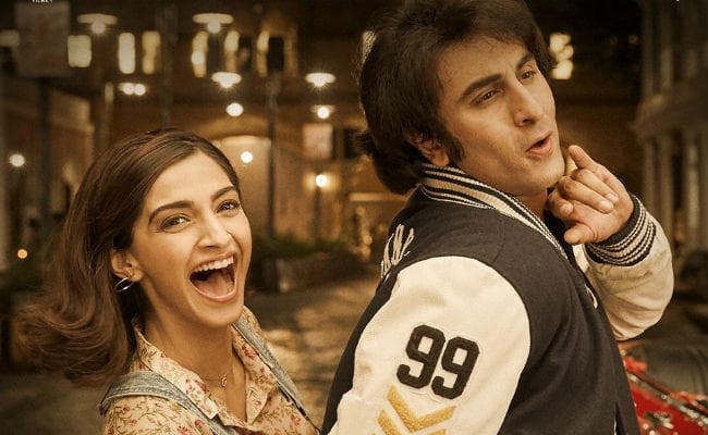 ''संजू'' के नये पोस्‍टर में दिखा रणबीर कपूर और सोनम कपूर का रोमांस