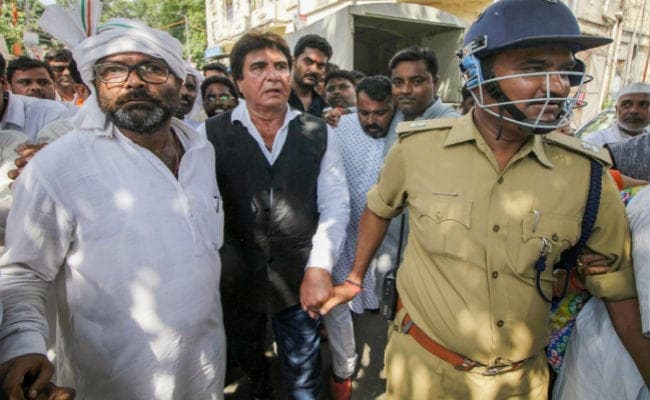 कांग्रेस ने मनाया ''विश्वासघात दिवस'', राज बब्बर समेत कई नेता लिये गये हिरासत में