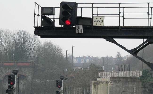 बड़ा हादसा टला : सिग्नल तोड़ गुजरी सहरसा स्पेशल ट्रेन, ड्राइवर व गार्ड निलंबित