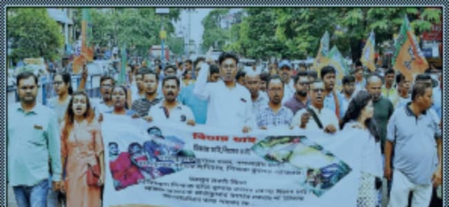 भाजपा युवा मोर्चा ने निकाली विरोध रैली, प्रीसाइडिंग ऑफिसर के हत्यारों को सजा दिलाने की मांग