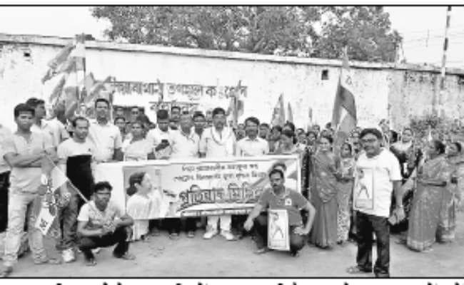 पेट्रोलियम की कीमत वृद्धि के खिलाफ पुरूलिया के विभिन्न प्रखंडों में प्रदर्शन