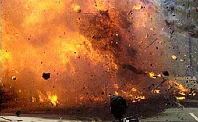 बालूघाट दखल को लेकर बमबाजी, इलाके में दहशत