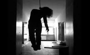 महिला ने फांसी लगा कर की आत्महत्या