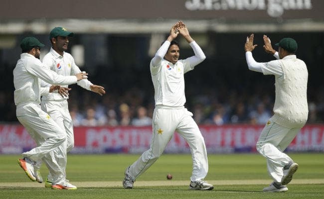 पाकिस्तान ने पहले टेस्‍ट मैच में इंग्लैंड को 9 विकेट से रौंदा, शृंखला में 1-0 की बढ़त