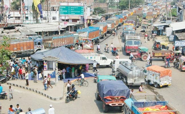 बिहार : दलहन का समर्थन मूल्य नहीं मिलने व क्रय केंद्र नहीं खुलने से नाराज किसानों ने सड़क से लेकर रेल तक किया चक्का जाम
