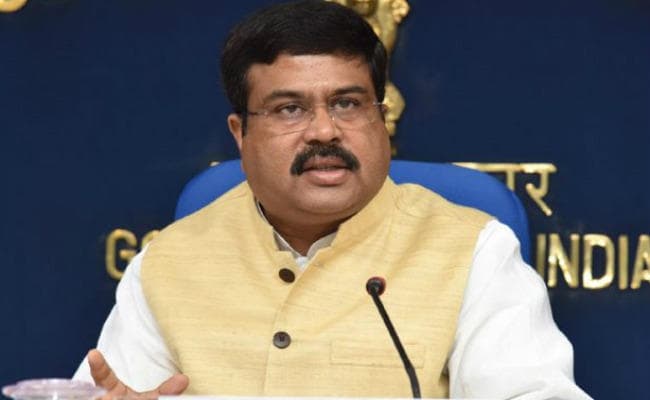 पेट्रोल-डीजल की कीमतों पर दीर्घकालीन समाधान तलाशने को लेकर काम जारी : धर्मेंद्र प्रधान