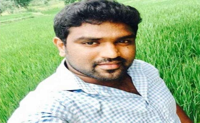 पत्रकारों को कुत्ता कहने वाले AIADMK नेता को पार्टी ने निकाला