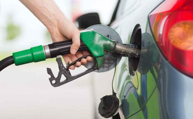 राज्य अतिरिक्त राजस्व छोड़ें तो पेट्रोल 2.65 रुपये तक हो सकता है सस्ता : रिपोर्ट