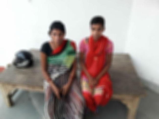 यह कैसा न्याय ? युवक पर दुष्कर्म का आरोप, तो बेटी व बहन का बाल काटा