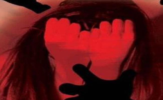डायन बता महिला को अर्धनग्न कर बुरी तरह से पीटा, घसीटते हुए कहा- शव को जिंदा करो