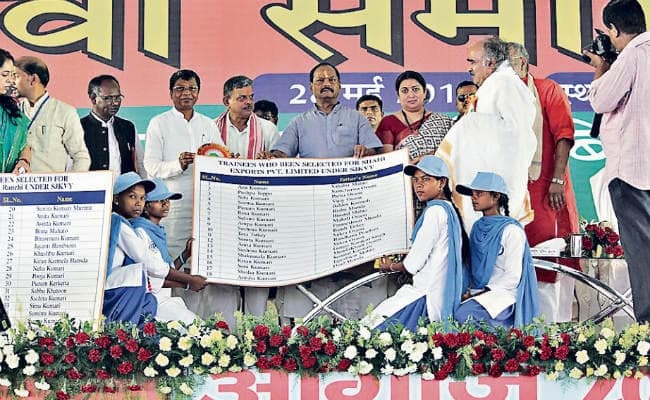 गुमला में मुख्यमंत्री रघुवर दास ने कहा, चार माह में 25 हजार युवाओं को मिलेगा रोजगार