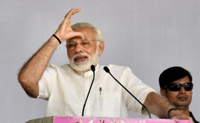 मुद्रा योजना के लाभार्थ‍ी से बात करते हुए बोले पीएम मोदी- अमीर लोन लेकर भाग जाते हैं और गरीब चुकाते हैं