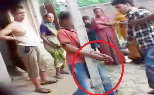 कटिहार : खंभे में जंजीर से बांध कर बच्चे को बेरहमी से पीटने का वीडियो हो रहा वायरल