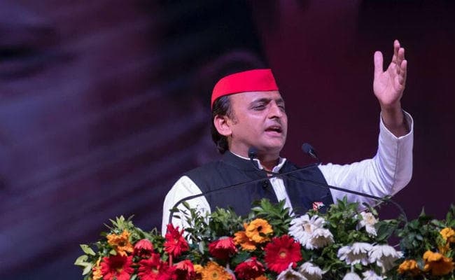 बोले अखिलेश - EVM में जानबूझकर की गयी गड़बड़ी, अगले चुनाव मतपत्र से कराने पर बनायेंगे आमराय