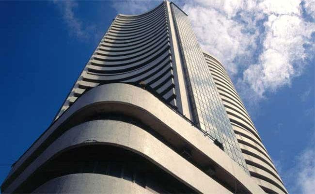 शेयर बाजार में तीन दिन की तेजी पर लगा ब्रेक, सेंसेक्स 216 अंक टूटकर हुआ बंद