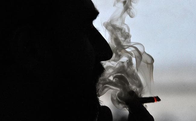 फ्रांस: एक साल में 10 लाख लोगों ने छोड़ा धूम्रपान