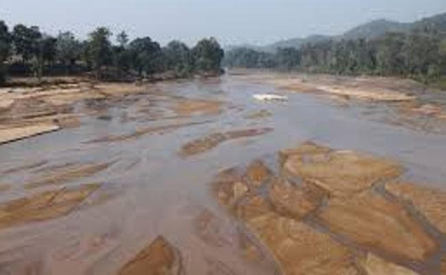 पलामू में धारदार हथियार से गला रेतकर युवक की हत्या, कोयल नदी के तट से शव बरामद