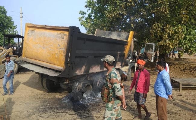 IN PICS : लेवी के लिए रमकंडा में माओवादियों का तांडव, कर्मचारियों को बंधक बनाकर पीटा