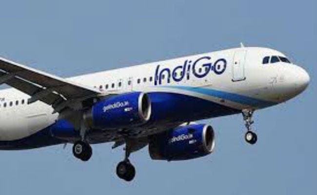 महंगा हुआ इंडिगो का हवाई सफर 400 रुपये लगेगा सरचार्ज