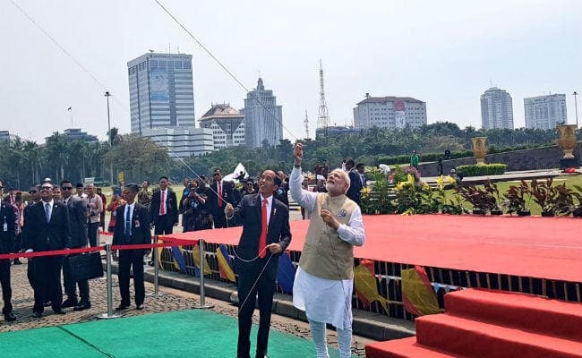 VIDEO: रामायण-महाभारत की थीम पर इंडोनेशिया में पतंग महोत्सव, पीएम मोदी ने कुछ यूं पकड़ी पतंग की डोर