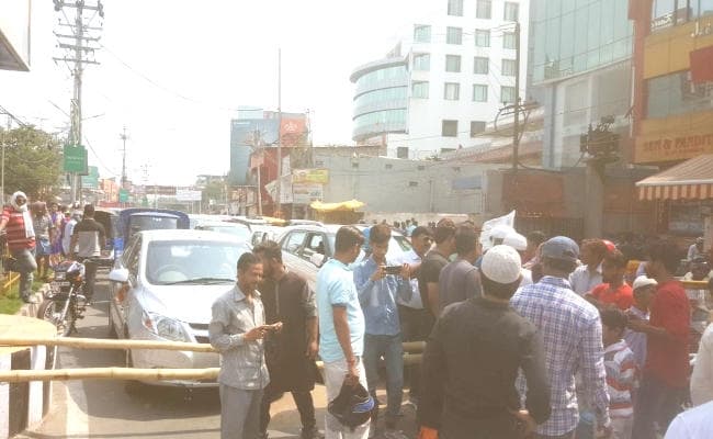 रांची में जलसंकट के खिलाफ आंदोलित हुए लोग, रतन टॉकीज चौक के पास सड़क को किया जाम, देखें वीडियो